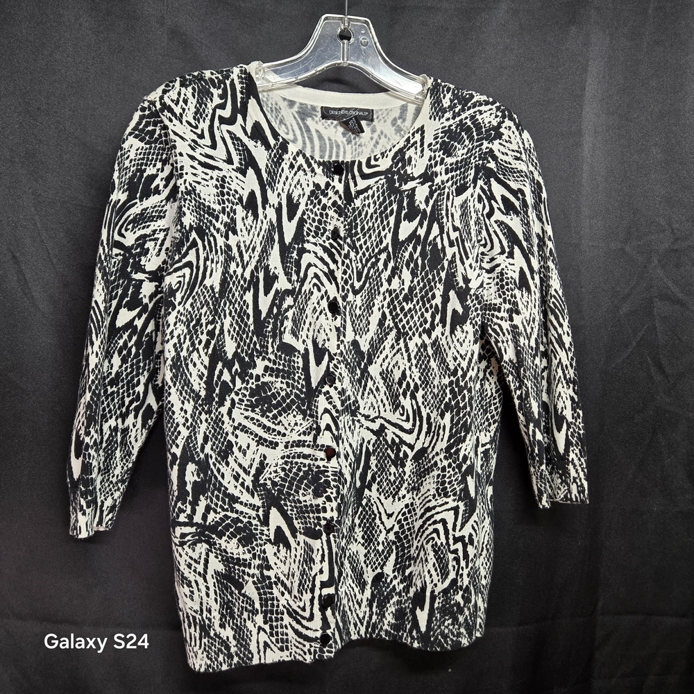 Women's Black and White Patterned Sweater